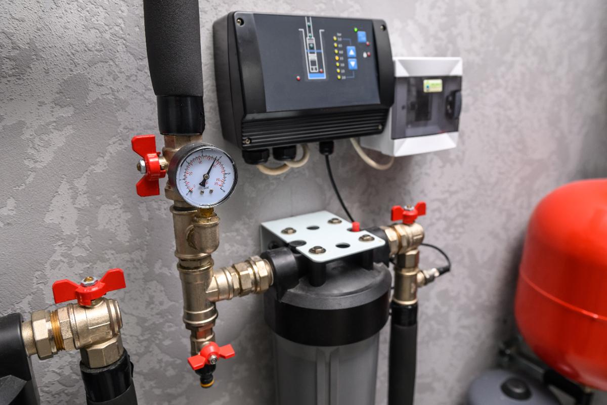 Un surpresseur branché sur une cuve de 1000 L